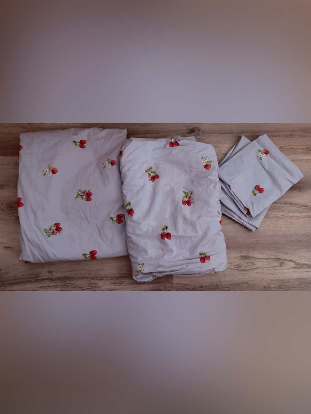 Sophie Allport Strawberries Queen 4 Piece Sheet Set